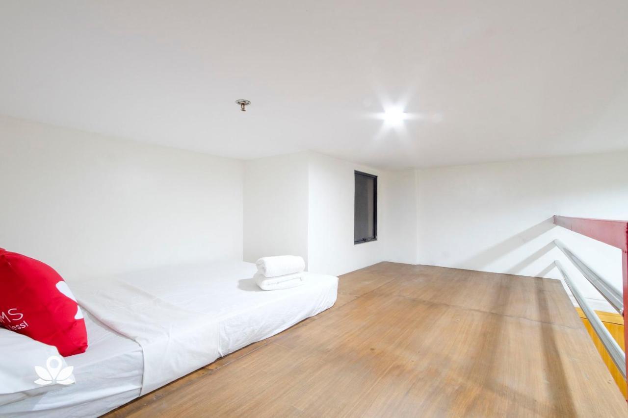 סן פדרו מקאטי Zen Rooms Time Travellers Makati מראה חיצוני תמונה